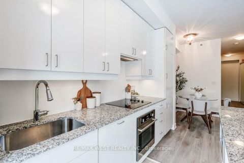 Photo 11 at 2210 - 426 University Avenue, University, Toronto