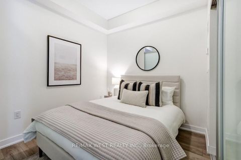 Photo 14 at 2210 - 426 University Avenue, University, Toronto