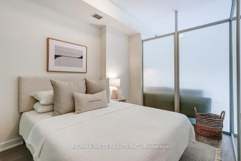 Photo 16 at 2210 - 426 University Avenue, University, Toronto