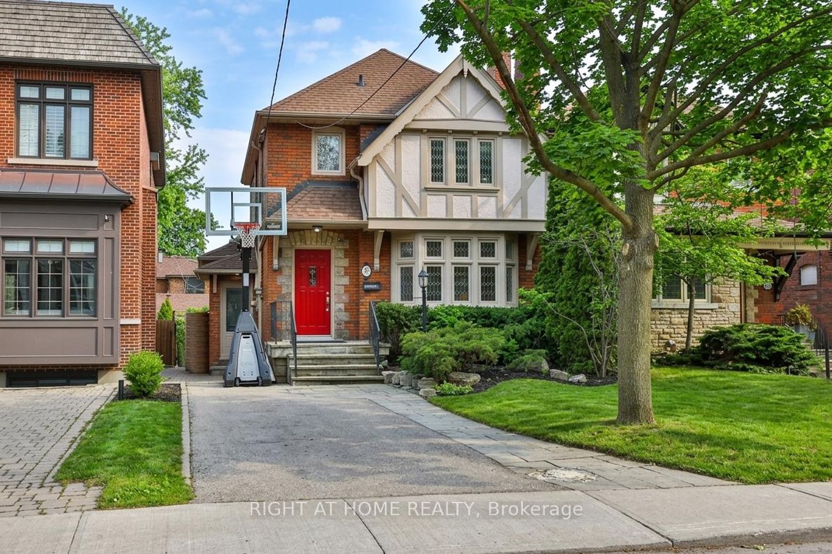 25 Fleming Crescent, Leaside, Toronto by Loree Meneguzzi Real Estate 25 Fleming Crescent, Leaside, Toronto