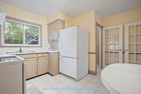 Photo 12 at 59 Parkview Hill Crescent, Parkview, Toronto