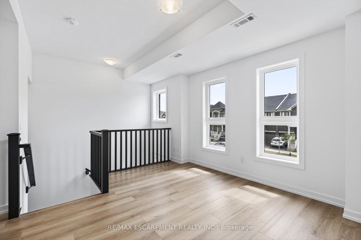 Photo 4 at 55 Great Falls Boulevard, Waterdown, Hamilton