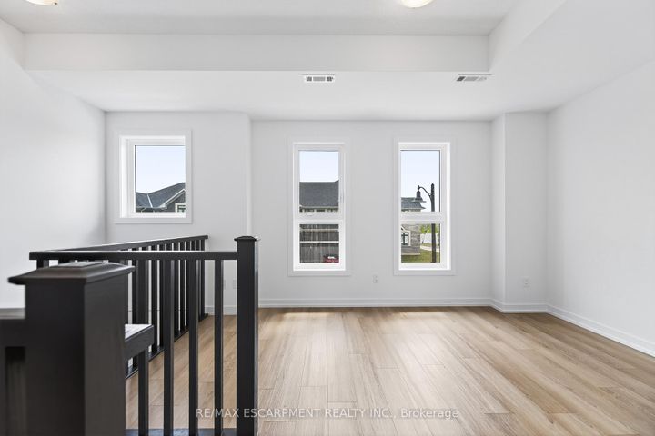 Photo 5 at 55 Great Falls Boulevard, Waterdown, Hamilton