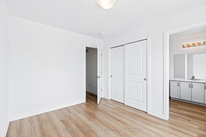 Photo 31 at 55 Great Falls Boulevard, Waterdown, Hamilton