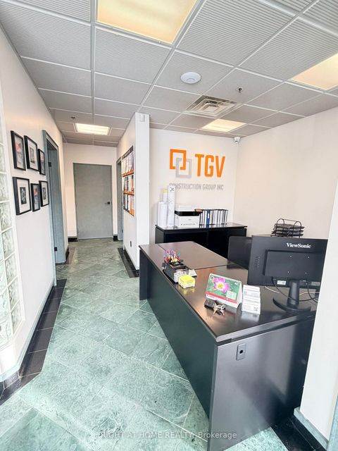 Photo 1 at 26 - 160 Applewood Crescent, Concord, Vaughan