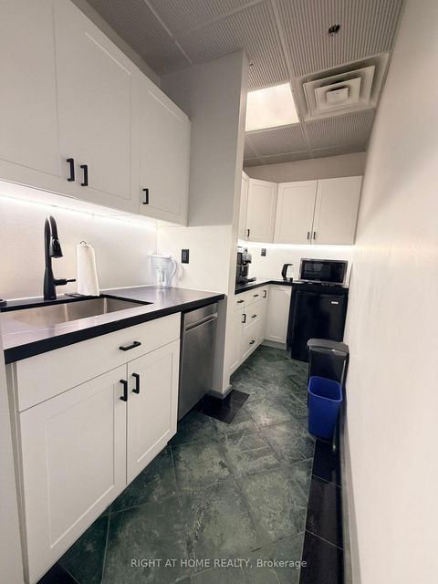 Photo 3 at 26 - 160 Applewood Crescent, Concord, Vaughan