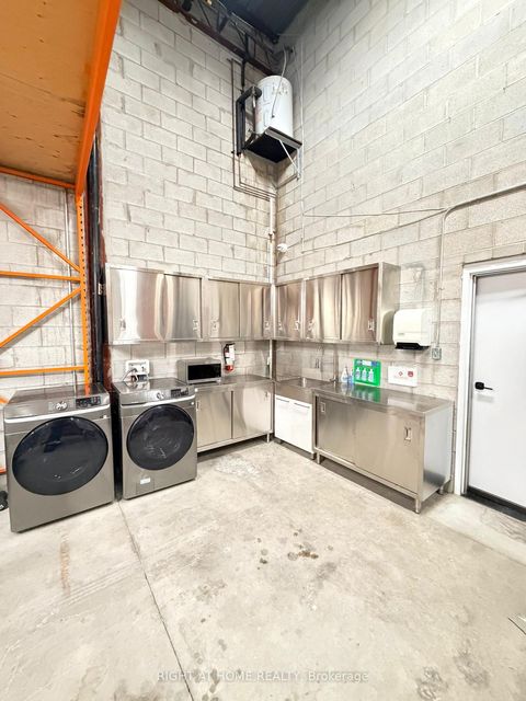 Photo 6 at 26 - 160 Applewood Crescent, Concord, Vaughan