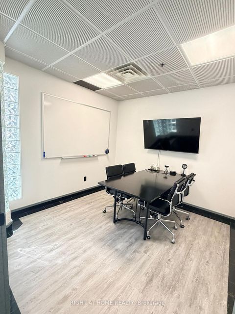 Photo 7 at 26 - 160 Applewood Crescent, Concord, Vaughan