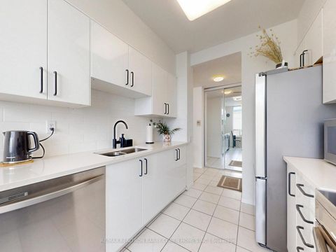 Photo 15 at PH104 - 1 Emerald Lane, Yorkhill, Vaughan