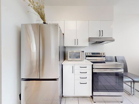 Photo 20 at PH104 - 1 Emerald Lane, Yorkhill, Vaughan