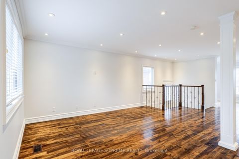 Photo 5 at 18 Fairweather Road, Amesbury, Toronto