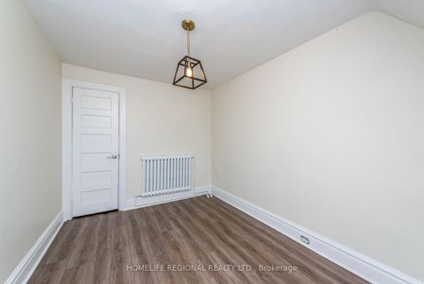 Photo 15 at 200 Roxton Road, Bellwoods, Toronto