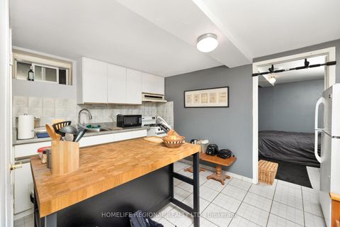 Photo 16 at 200 Roxton Road, Bellwoods, Toronto