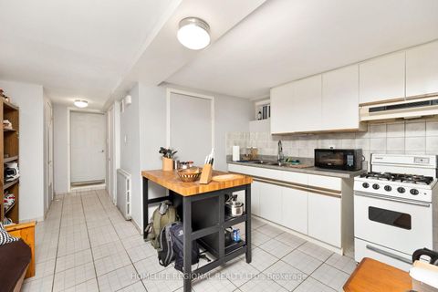 Photo 17 at 200 Roxton Road, Bellwoods, Toronto