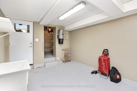 Photo 21 at 200 Roxton Road, Bellwoods, Toronto