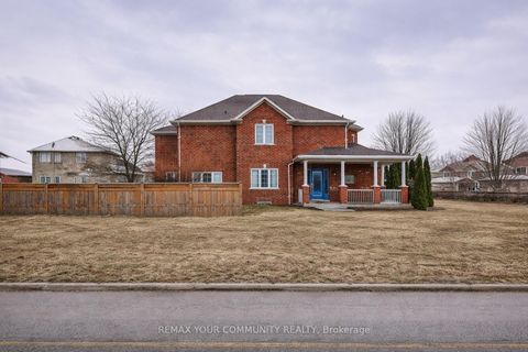 Photo 2 at 2 Laurelbank Crescent, Keswick North, Georgina