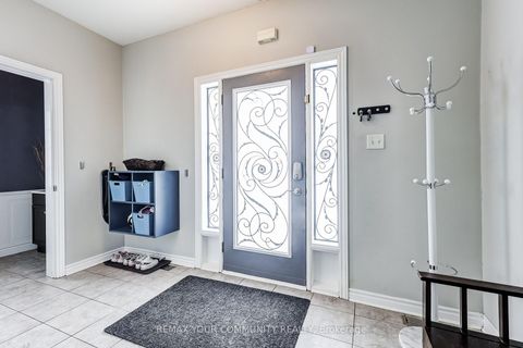 Photo 5 at 2 Laurelbank Crescent, Keswick North, Georgina