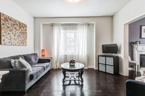 Photo 11 at 2 Laurelbank Crescent, Keswick North, Georgina