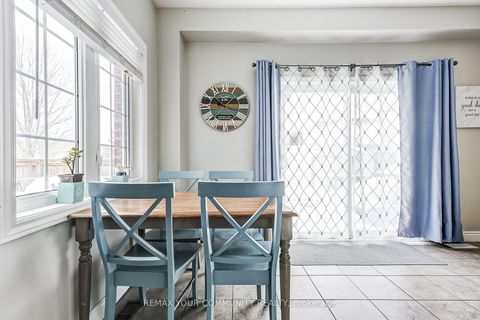 Photo 15 at 2 Laurelbank Crescent, Keswick North, Georgina