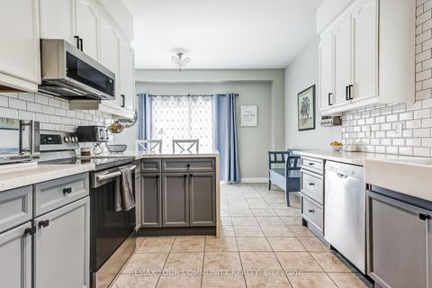 Photo 18 at 2 Laurelbank Crescent, Keswick North, Georgina