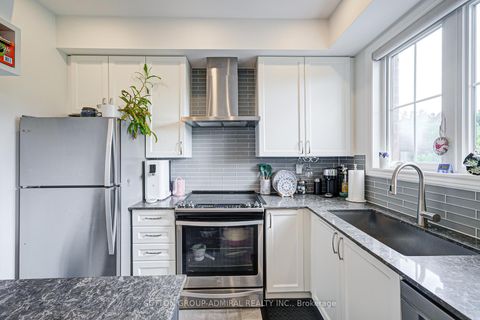 Photo 9 at 3 - 196 Pine Grove Road, Islington Woods, Vaughan