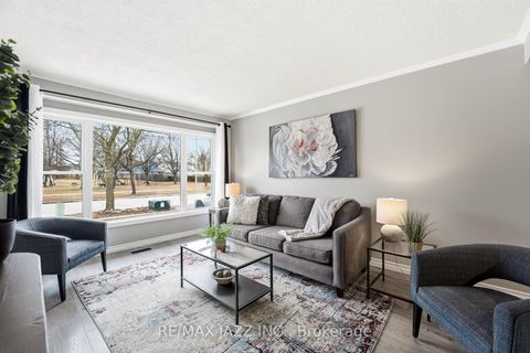 Photo 10 at 85 Ormond Drive, Samac, Oshawa