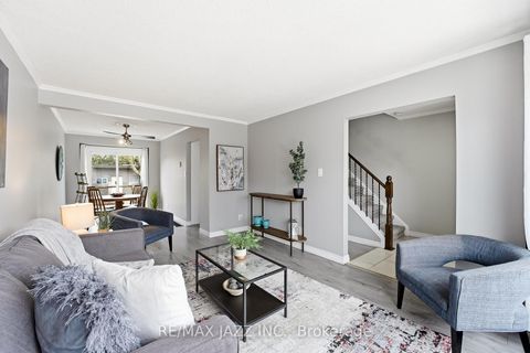 Photo 12 at 85 Ormond Drive, Samac, Oshawa