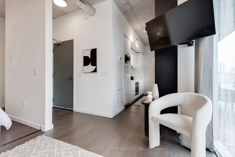 Photo 7 at 711 - 170 Bayview Avenue, Waterfront Communities C8, Toronto