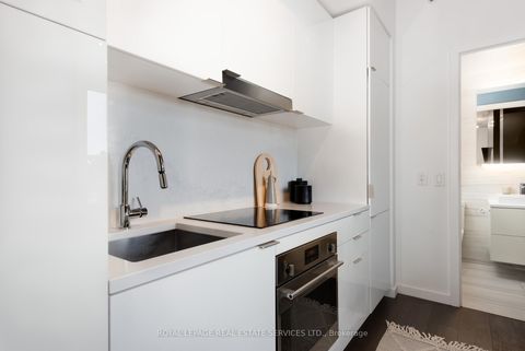 Photo 15 at 711 - 170 Bayview Avenue, Waterfront Communities C8, Toronto