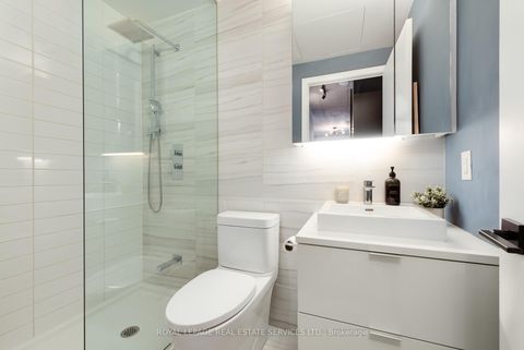 Photo 17 at 711 - 170 Bayview Avenue, Waterfront Communities C8, Toronto