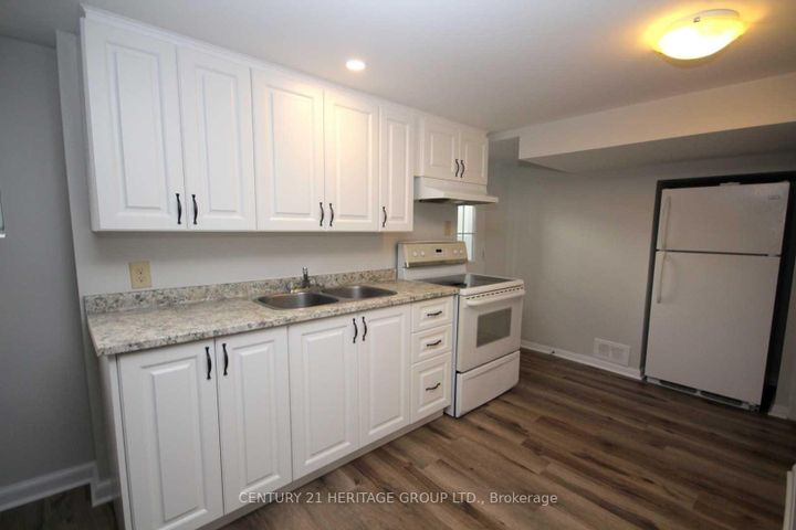 Photo 3 at 112 Toronto Street, Bradford, Bradford West Gwillimbury