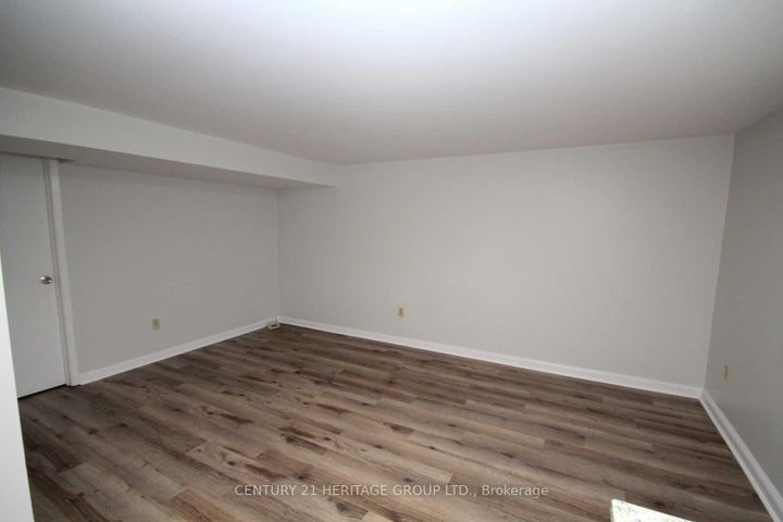 Photo 4 at 112 Toronto Street, Bradford, Bradford West Gwillimbury