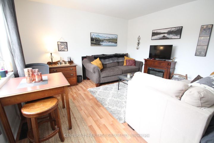 Photo 6 at 112 Toronto Street, Bradford, Bradford West Gwillimbury