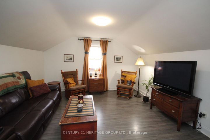 Photo 7 at 112 Toronto Street, Bradford, Bradford West Gwillimbury