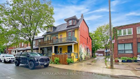 Photo 0 at 82A Augusta Avenue, Chinatown, Toronto