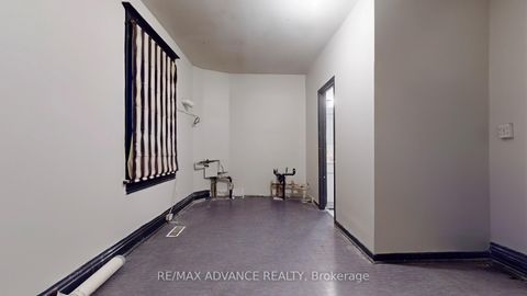 Photo 9 at 82A Augusta Avenue, Chinatown, Toronto