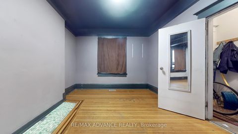 Photo 10 at 82A Augusta Avenue, Chinatown, Toronto