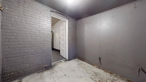 Photo 14 at 82A Augusta Avenue, Chinatown, Toronto