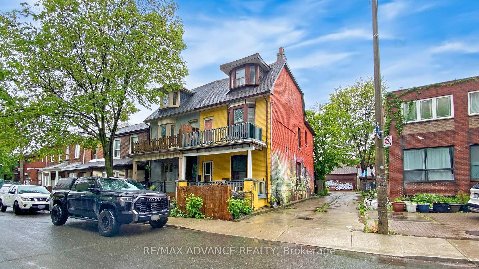 82A Augusta Avenue, Chinatown, Toronto 