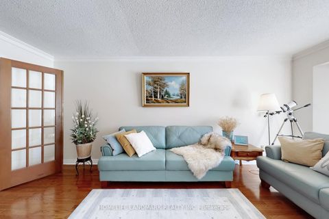 Photo 6 at 16 Willis Drive, Aurora Highlands, Aurora