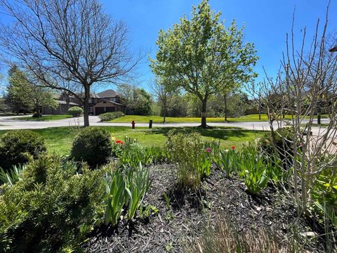 Photo 42 at 16 Willis Drive, Aurora Highlands, Aurora