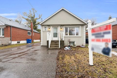 Photo 5 at 702 Pharmacy Avenue, Birchmount, Toronto