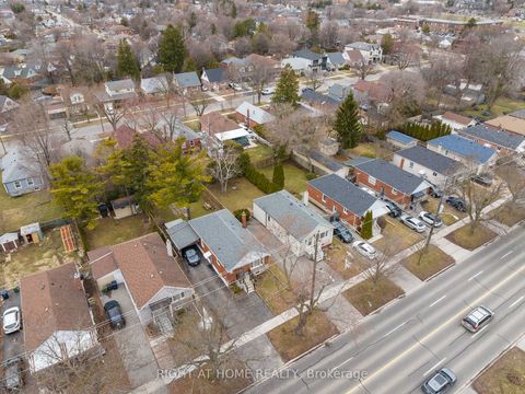 Photo 7 at 702 Pharmacy Avenue, Birchmount, Toronto