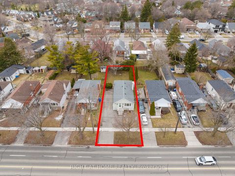 Photo 8 at 702 Pharmacy Avenue, Birchmount, Toronto