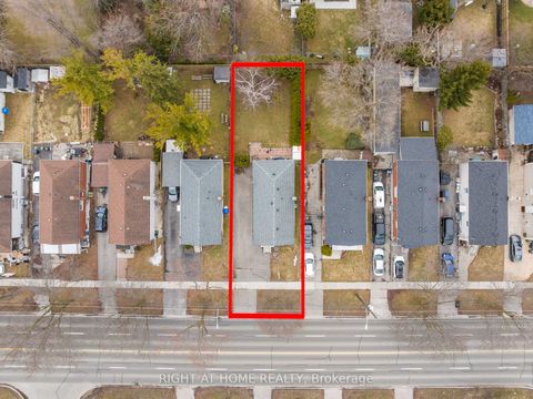 Photo 9 at 702 Pharmacy Avenue, Birchmount, Toronto