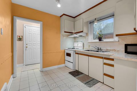 Photo 18 at 702 Pharmacy Avenue, Birchmount, Toronto