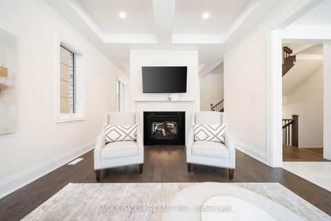 Photo 11 at 9 Ballantyne Boulevard, Vellore Village, Vaughan