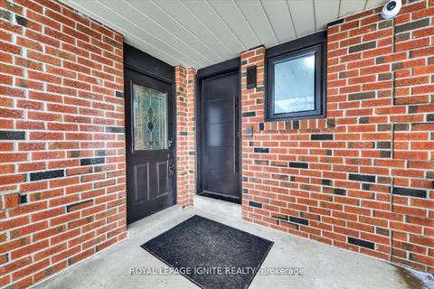 Photo 4 at 167 Mathewson Street, Maple, Vaughan