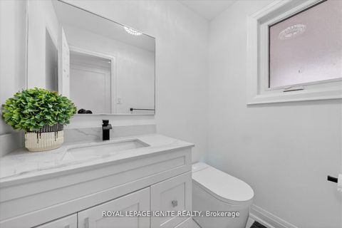 Photo 6 at 167 Mathewson Street, Maple, Vaughan