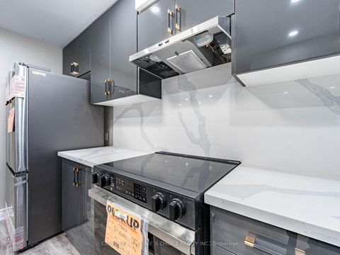 Photo 5 at 25 - 506 Normandy Street, Central, Oshawa